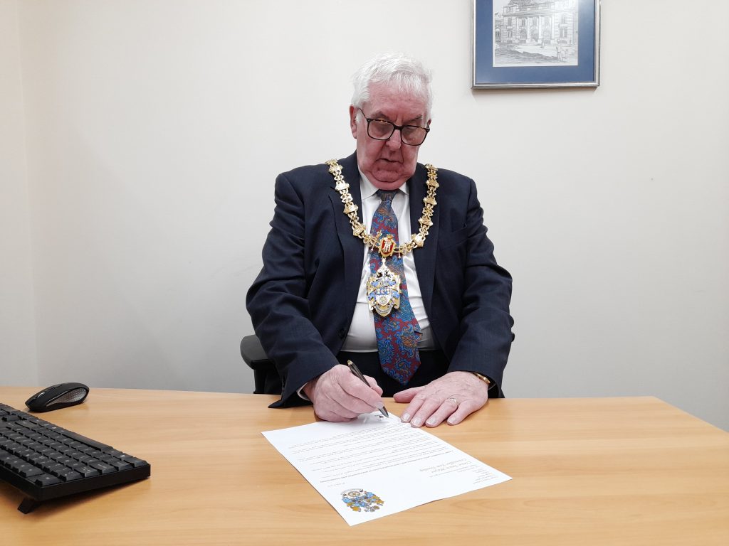 Crewe Town Mayor signs joint statement with twin towns of Bischofsheim and Dzierżoniów