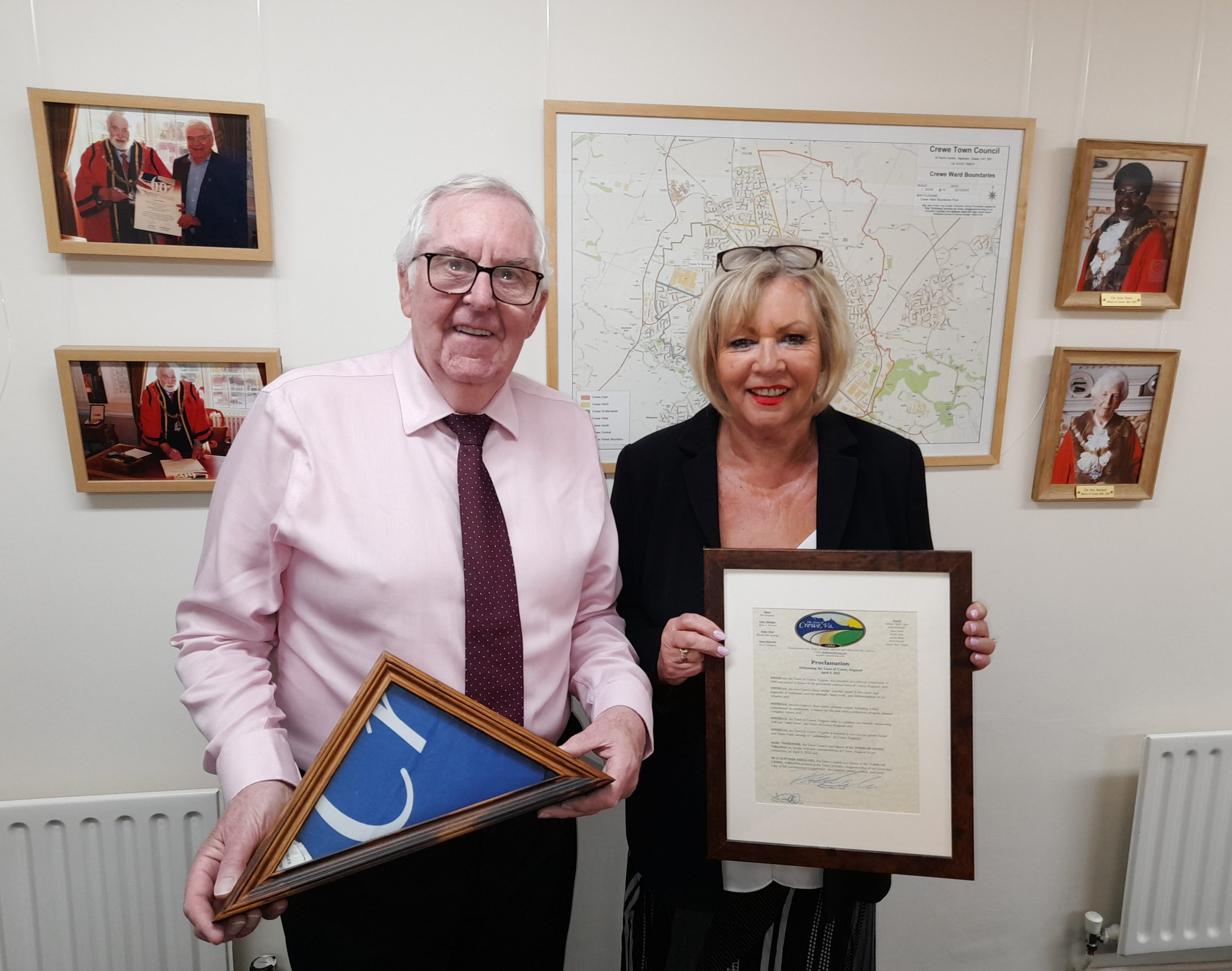 Symbolic gifts presented to Crewe Town Mayor from Crewe, Virginia (USA)